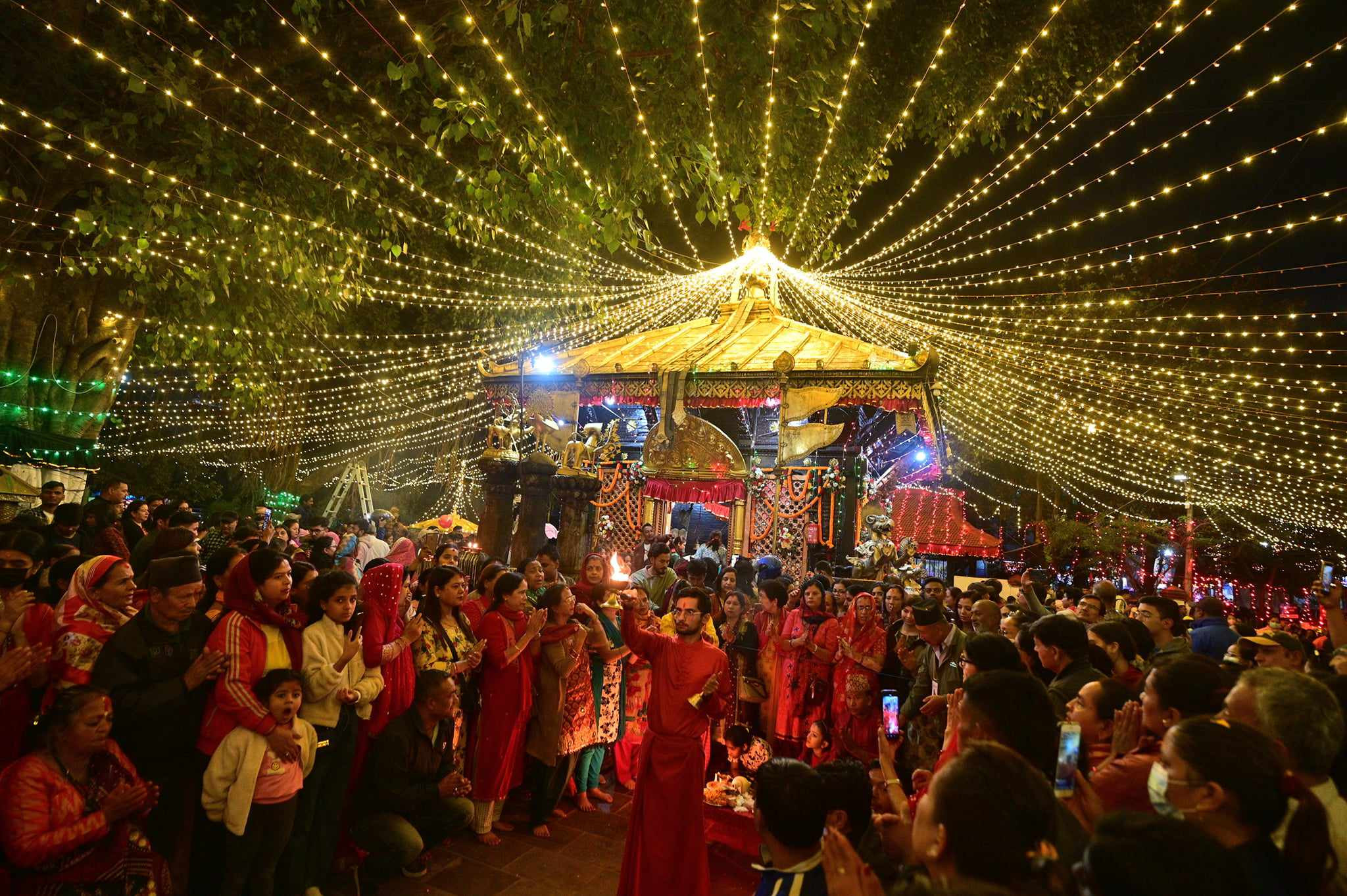 दसैँमा झकिझकाउ मैतीदेवी मन्दिर (तस्वीरहरू)